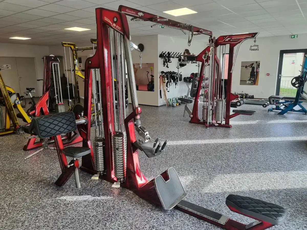 Vélo à air pour le cardio, sur le plateau de la Salle de Musculation Gévaudan à Saugues